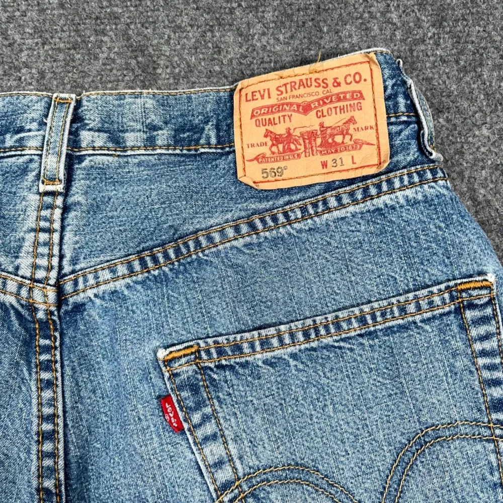 VTG '05 Levi's 569 Loose Straight Denim Jean Shorts Mens 31 Blue Dad Grilling